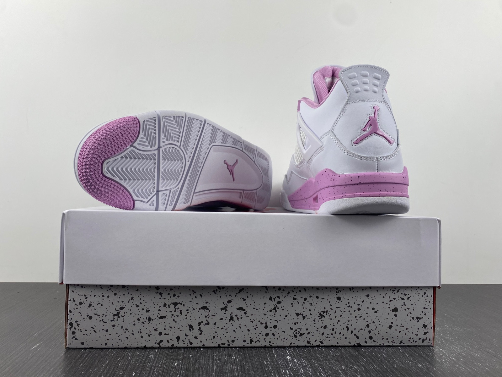 AIR JORDAN 4 WHITE AND PINK CT8527-116