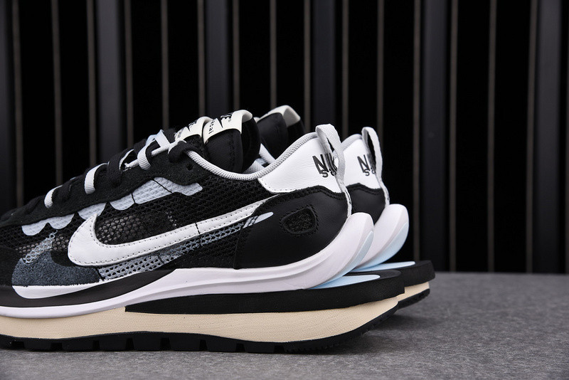Sacai x Nike Pegasua Vaporfly Black White CV1363-001